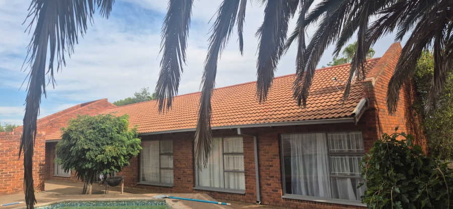  Bedroom Property for Sale in Heuwelsig Free State